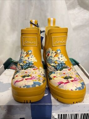 Joules Yellow Floral Rain Boots size US 7 NWT